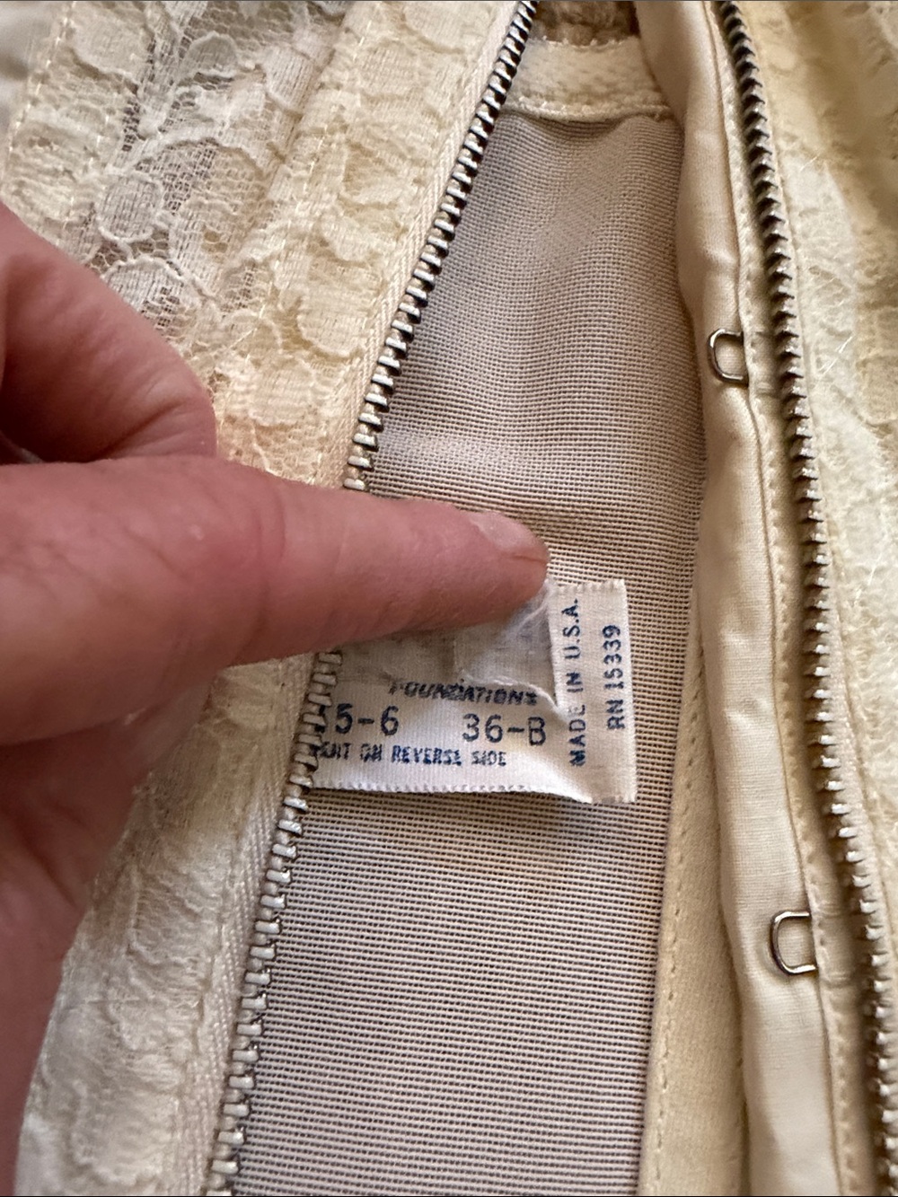 Bali Ivory/Off-White Lace Longline Bustier Corsets (Pair) vintage 1960’s - Picture 6 of 7